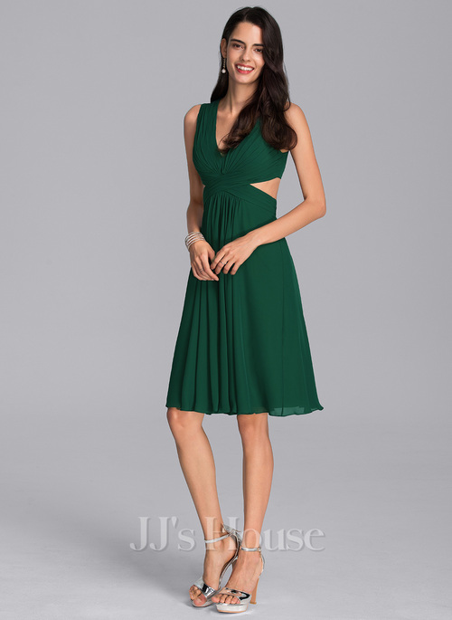 A-line V-Neck Knee-Length Chiffon Cocktail Dress With Ruffle (016205797)