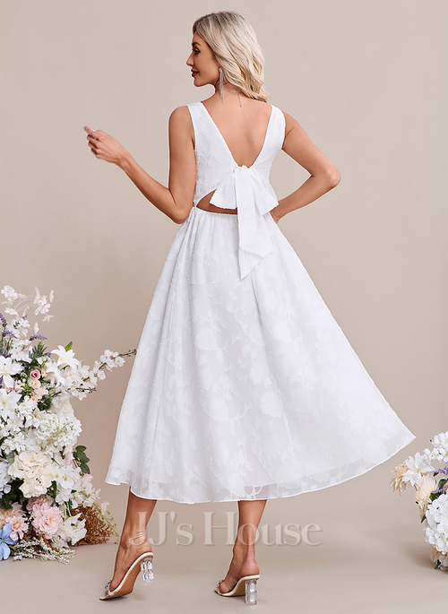 sachin and babi light blue dress Zapaka Women Simple A-Line Chiffon Little White Dress with Slit V-Neck  Backless Bachelorette Party Dress – ZAPAKA UK main image 1