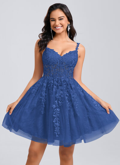 Robe à col en v en tulle