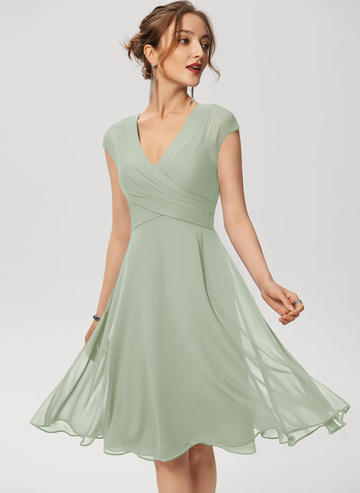 Kleid mit V-Ausschnitt Rüschen aus Chiffon