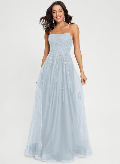 Kleid mit Karree-Ausschnitt aus Tüll